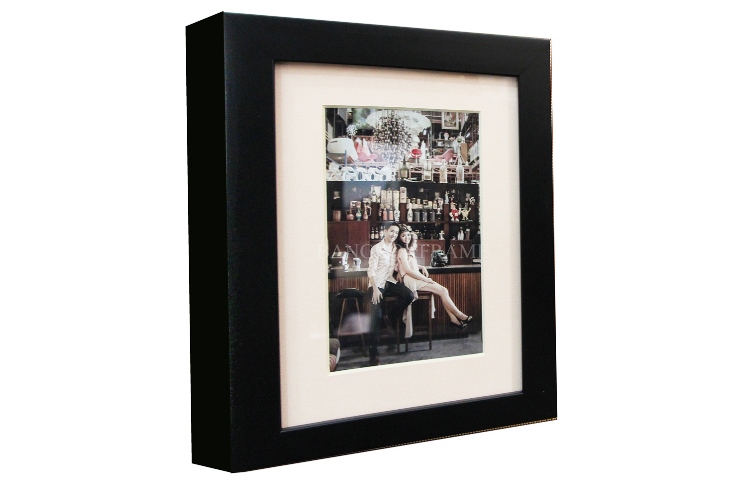 กรอบรูปสีดำพร้อมแมท